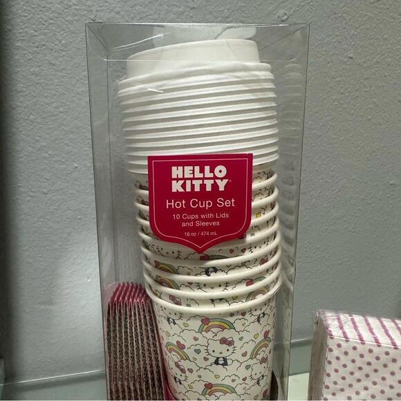 Hello kitty Coffee Cups and Napkins - Picture 2 of 2